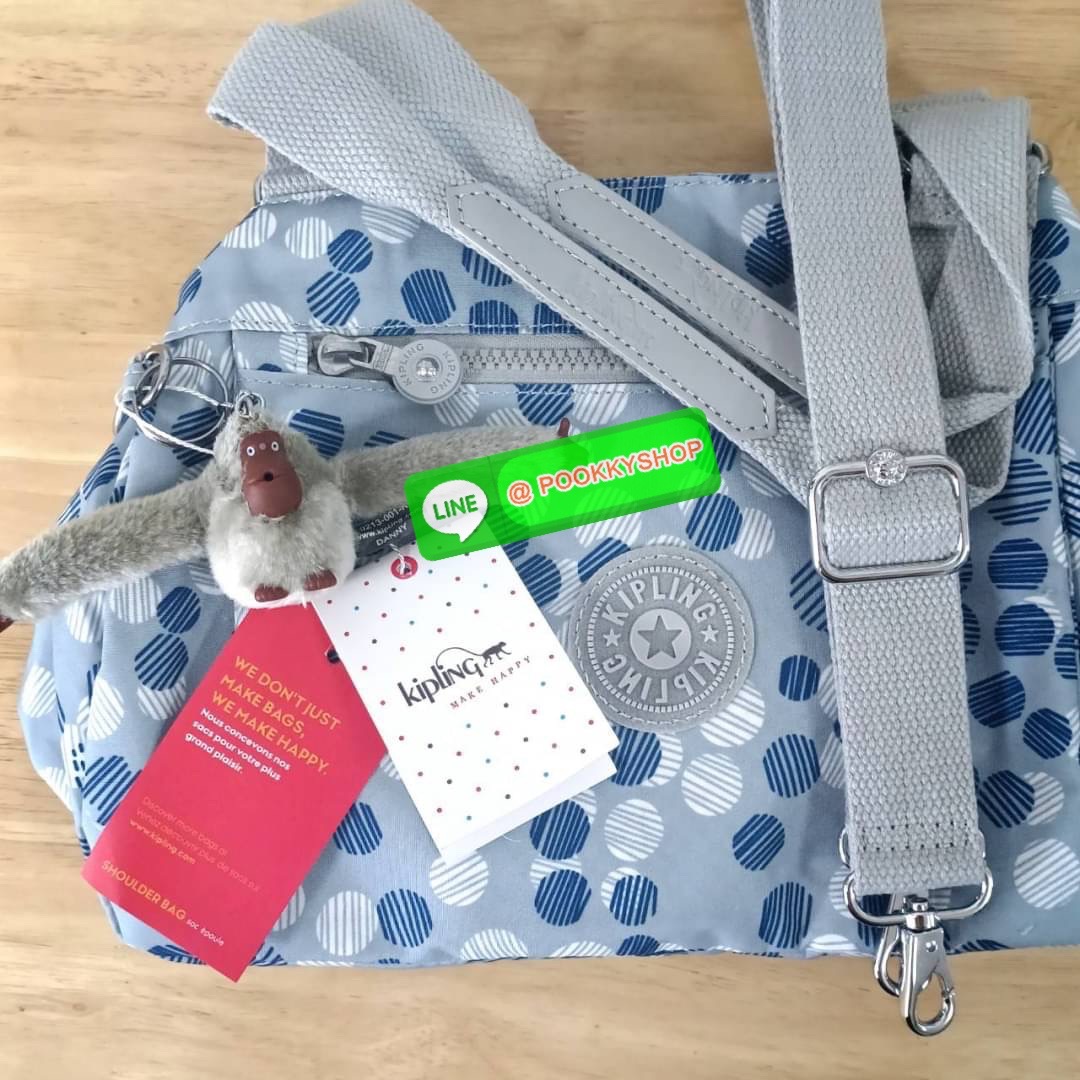 KIPLING ELISE HANDBAG กระเป๋าถือและสะพายไหล่ วัสดุ Nylon +Polyester ขนาดกำลังพอดี จุของได้มาก มีหูจับสองสาย ถือสะดวก น้ำหนักเบา มีช่องซิป ด้านหน้า ช่อง กระเป๋าหลักเปิด-ปิดด้วยซิป มี3 ช่องว่างใส่ของได้จุมากๆ ใส่มือถือได้ กระเป๋าสตางค์ใบยาว และ เครื่องสำอาง