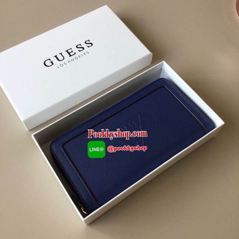 Guess Wallet Baldwinpark bag กระเป๋าสตางค์ใบยาวจาก GUESS วัสดุ Saffiano PVC คุณภาพดี น้ำหนักเบา ด้านหน้าประดับด้วยโลโก้แบรนด์สุดหรู เปิดปิดกระเป๋าด้วยซิปรอบสะดวกใช้ ภายในมีช่องซิปสำหรับใส่เหรียญ มีช่องใส่บัตรหลายช่อง หัวซิปปั้มแบรนด์ สามารถใส่มือถือ iphon