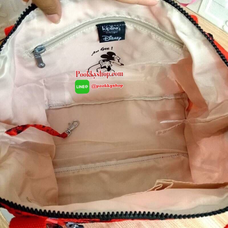 Disney's® 90 Years of Mickey Mouse Handbag 👍 รุ่น ART size M 👍กระเป๋าผ้าคิปลิงสะพายไหล่ได้ ครอสบอดี้ได้ มีสายยาวให้ 👍สามารถปรับสไตล์กระเป๋าได้2รูปแบบ เป็นtote หรือเก็บหูกระเป๋าก็ได้ 👍ช่องใหญ่ใส่ของได้จุ เปิดปิดด้วยซิป