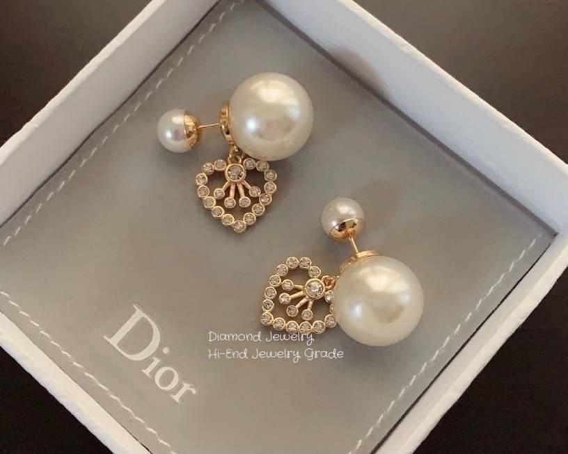 Super Hi-End Quality !!!!! ((เกรด 1:1 ดีที่สุดในท้องตลาด แสตมครบค่ะ)) Dior Tribales Earrings คอลเลคชั่นใหม่ล่าสุดเลยคร่า งาน 1:1 เหมือนในช็อปเป๊ะๆ ต่างหูดิออรุ่นใหม่ ล่าสุดชนช็อป ดีไซน์สวยมากๆค่ะ ประดับอะไหล่ทองเงาอย่างดี งานสวยไร้ที่ติดนะคะ สาวกดิออต้องไ