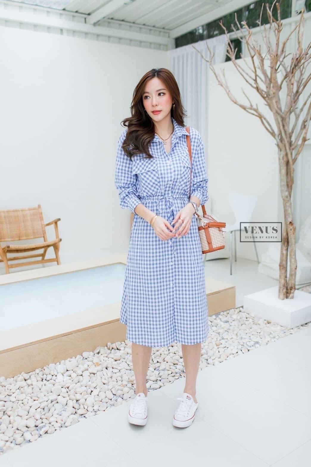 Restock ♥️♥️♥️♥️ I'm Lady By Venus MaxiDress Plaid แม๊กซี่เดรสแต่งกระดุมหน้าเรียงพิมพ์ลายสก๊อต แต่งกระเป๋าด้านหน้า ช่วงเอวแต่งรูดตามขนาด น่ารักมากๆคะ แม๊ทกับรองเท้าผ้าใบก็สวยคะ