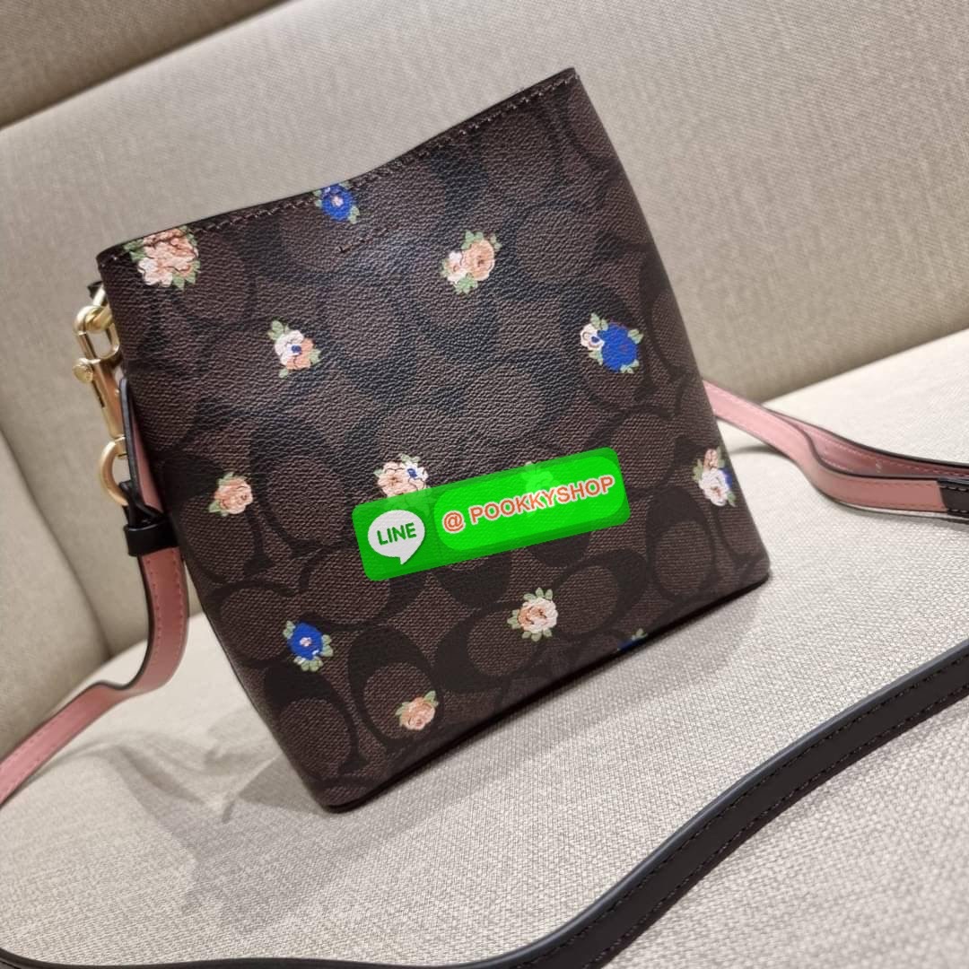 COACH 7267 MINI TOWN BUCKET BAG WITH BUFFALO PLAID PRINT คอลเลคชั่นใหม่ล่าสุด!! น้องสาวคนสวยมาแล้วจ้า สีแดงโดดเด่นต้อนรับเทศกาลคริสต์มาส 🎅🎄 กระเป๋าบัคเก็ต ไซส์มินิ ใบจริงน่ารักม้าก!! น่าใช้แบบที่สุด วัสดุหนังแคนวาสเคลือบลาย สวยคม เปิด-ปิดด