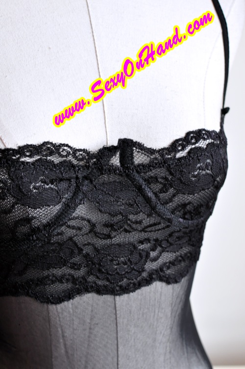 ชุดนอน เซ็กซี่ ชุดซีทรู ชุดนอน สายเดี่ยว ชุดยั่วน้ำลาย ชุดลูกไม้ เนื้อผ้าบางเบา สีดำ ผ้าลูกไม้ นุ่ม เกรด AA แต่งแถบลูกไม้ช่วงอก พร้อมโครงเหล็กซ่อนด้านในเพื่อช่วยเน้นช่วงเนินอก ขอบล่างแต่งแถบลูกไม้ กว้าง4-5 นิ้ว เพิ่มความเซ็กซี่ มากๆ สวยหรู เหมือนในรูปเ