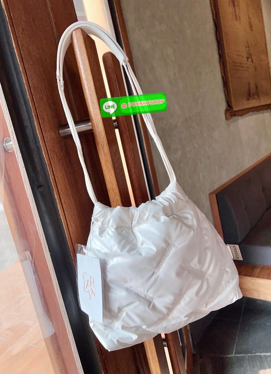 CARLYN TWEE MINI BAG #ไม่มินิตามชื่อจ้าา😘 💌พร้อมส่ง!สวยฉ่ำๆทุกสี ไม่มีไม่ได้แล้วจ้าา📌 ✔️กระเป๋าวัสดุไนล่อนอย่างดี นิ่มฟู ปักลายแบรนด์อันเป็นสัญลักษณ์ของรุ่นทั้งใบสวยงามค่ะ