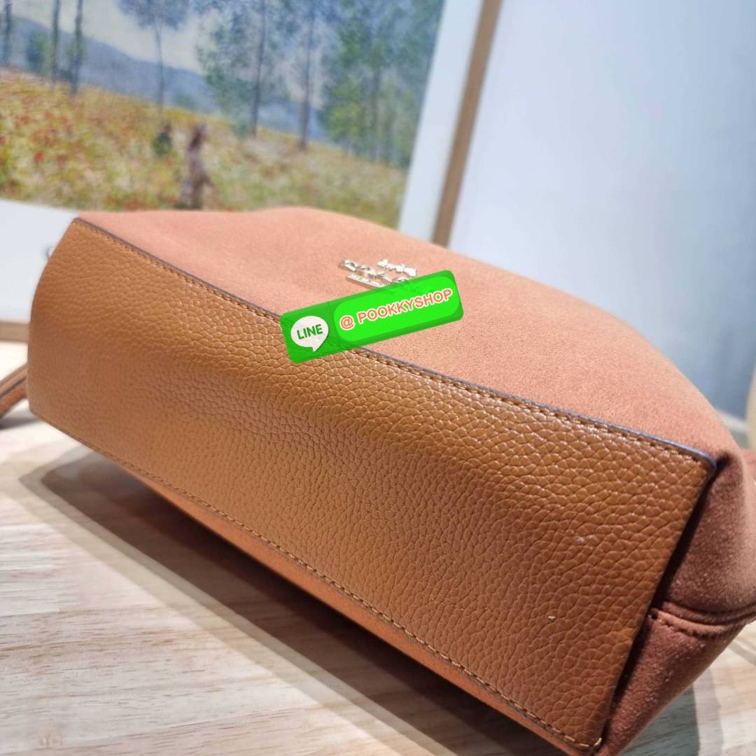 COACH CM091 ANDY CROSSBODY Details คอลสุดฮิต ดีไซน์สุดฮอต ให้สาวๆได้สวยหรู ดูแพงก่อนใคร กับกระเป๋าสะพายข้างขนาดกำลังสวย ดีไซน์ไม่เกร่อ มีดีเทลรูดเก็บปากกระเป๋า ปรับเปลี่ยนทรงได้เลย กิมมิคล้วนๆ ปากกระเป๋ามีกระดุมแม่เหล็กปิดกันของหล่นได้ ภายในโล่งกว้าง เลิศ