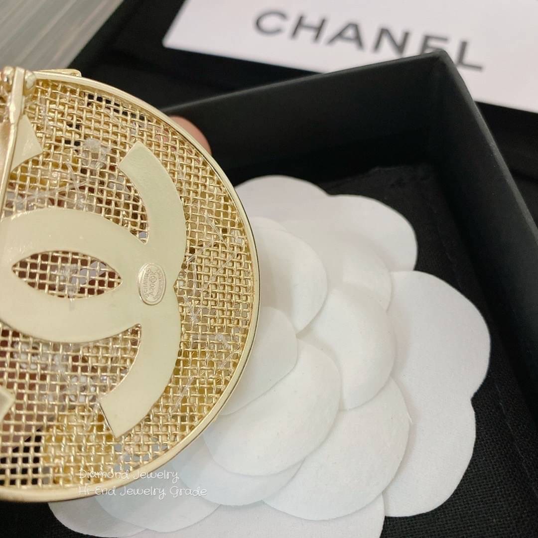 Super Hi-End Quality !!! ((งาน 1:1 เกรดดีที่สุดในท้องตลาด)) Chanel Brooch เข็มกลัดมุกชาแนล งานไฮเอน 1:1 ค่ะ ชนช็อปเป๊ะๆ หรูหราไฮโซ ดูดี งานสวยมากกกกกทุกแบบคะ ซื้อไปไม่ผิดหวังแน่นอนคะ กลัดเพิ่มมูลค่าชุดเก่งได้เยอะเลยจ้า