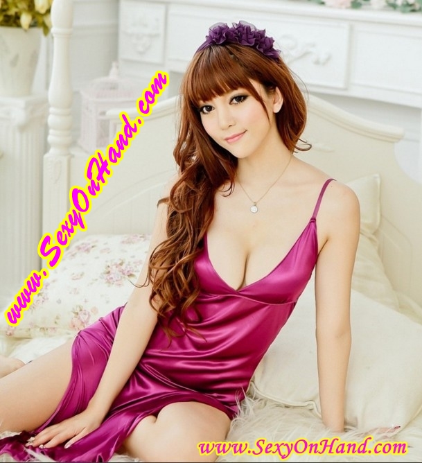 ชุดนอน สายเดี่ยว เซ็กซี่ สีม่วง กระโปรงยาว สไตล์กี่เพ้าจีน แหวกสองข้าง ผ้าเย็น นุ่มลื่น ใส่สบายมากๆคะ สีสวย ขับผิวขาวมากมาย จร้า +G string เข้าชุดคะ