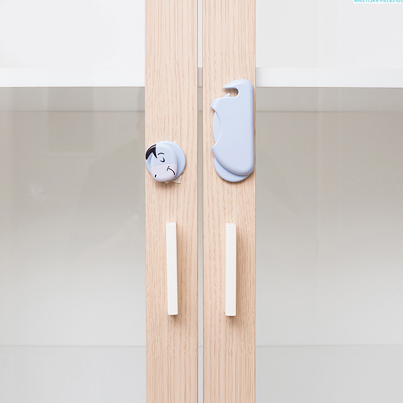 ที่ปิดตู้ลายอียอร์