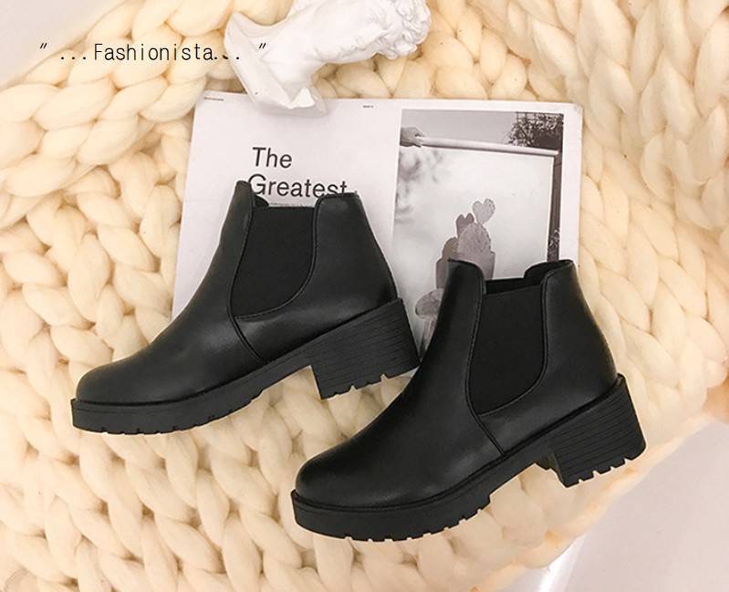 แบบขายดีติดดาว Best Seller!!! Restock งานฮ็อตฮิต รองเท้าบู้ททรงสั้นหุ้มข้อสไตล์ casual วัสดุหนัง pu เนื้อหนานุ่มคุณภาพดี พื้นยางหยักกันลื่นดีเยี่ยม ส้นหนา 2" ทรงแน่นกระชับ เพิ่มฟังค์ชั่นการใช้งานถอดใส่ง่ายและช่วยเพิ่มความยืดหยุ่นสะดวกมากยิ่งขึ้นด้วยข
