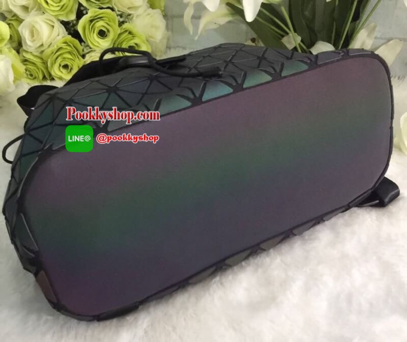 กระเป๋าเป้ Bao Bao Backpack. Geometric Backpack Luminous Backpacks Holographic Reflective Bag Shard Lattice Luminous Rucksack Lingge ใบใหญ่จุของได้เยอะ นำ้หนักเบา ตามสไตล์ BAO BAO ISSEY MIYAKE เปลี่ยนสีได้แสงแฟลช หรือแสงไฟ สะพายเก๋ๆ ใช้งานได้คล่องตัว วัสด