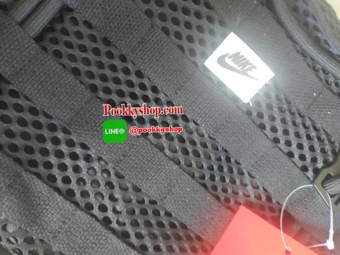 Brand : Nike Detail : กระเป๋าสะพายข้างสุดชิค เก๋ไก๋ด้วยลายที่โดดเด่นของ Nike ภายในกว้าง ใส่ของได้จำนวนมาก มีทั้งช่องซิป ช่องใส่ของเล็กๆ น้อยๆ กระเป๋าระบายได้ดีมาก สามารถใส่เสื้อผ้าไปออกกำลังกายได้เลย ราคาแบบนี้ใครยังไม่มีต้องเก็บไว้สักใบแล้วนะคะ กระเป๋าน้