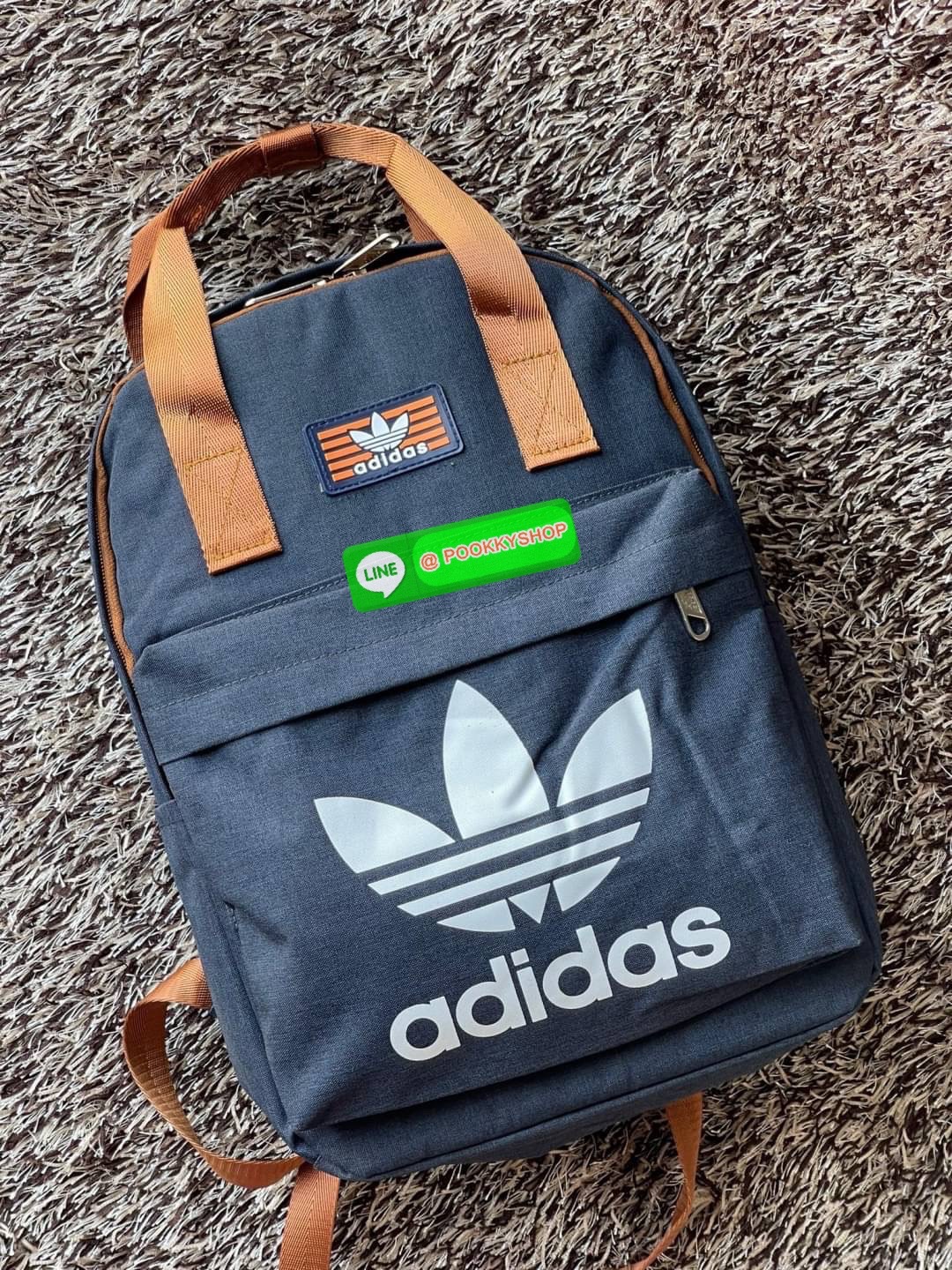 💕Adidas Classic Medium Backpack เป็นกระเป๋าเป้สะพายสามารถจุของได้ปานกลาง แต่มีช่องย่อยเพื่อให้สามารถจัดเก็บของได้อย่างเป็นระเบียบ เป็นกระเป๋าสุดคลาสสิกเพราะเป็นกระเป๋าดีไซน์เรียบง่าย เปิด-ปิดด้วยซิปรูด มาพร้อมกับซิปช่องเล็กด้านหลังช่วยให้หยิบของจา