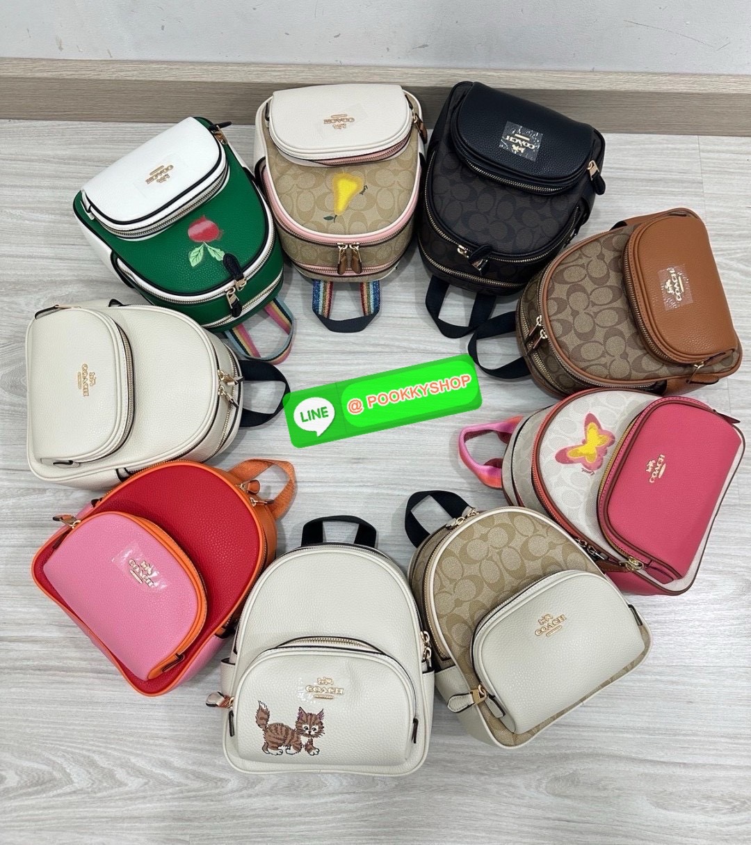 กระเป๋า Coach C8603 – Mini Court Backpack เป็นกระเป๋าเป้ขนาดเล็กที่ออกแบบมาให้เหมาะกับการใช้งานในชีวิตประจำวัน ด้วยดีไซน์เรียบหรูและฟังก์ชันครบครัน