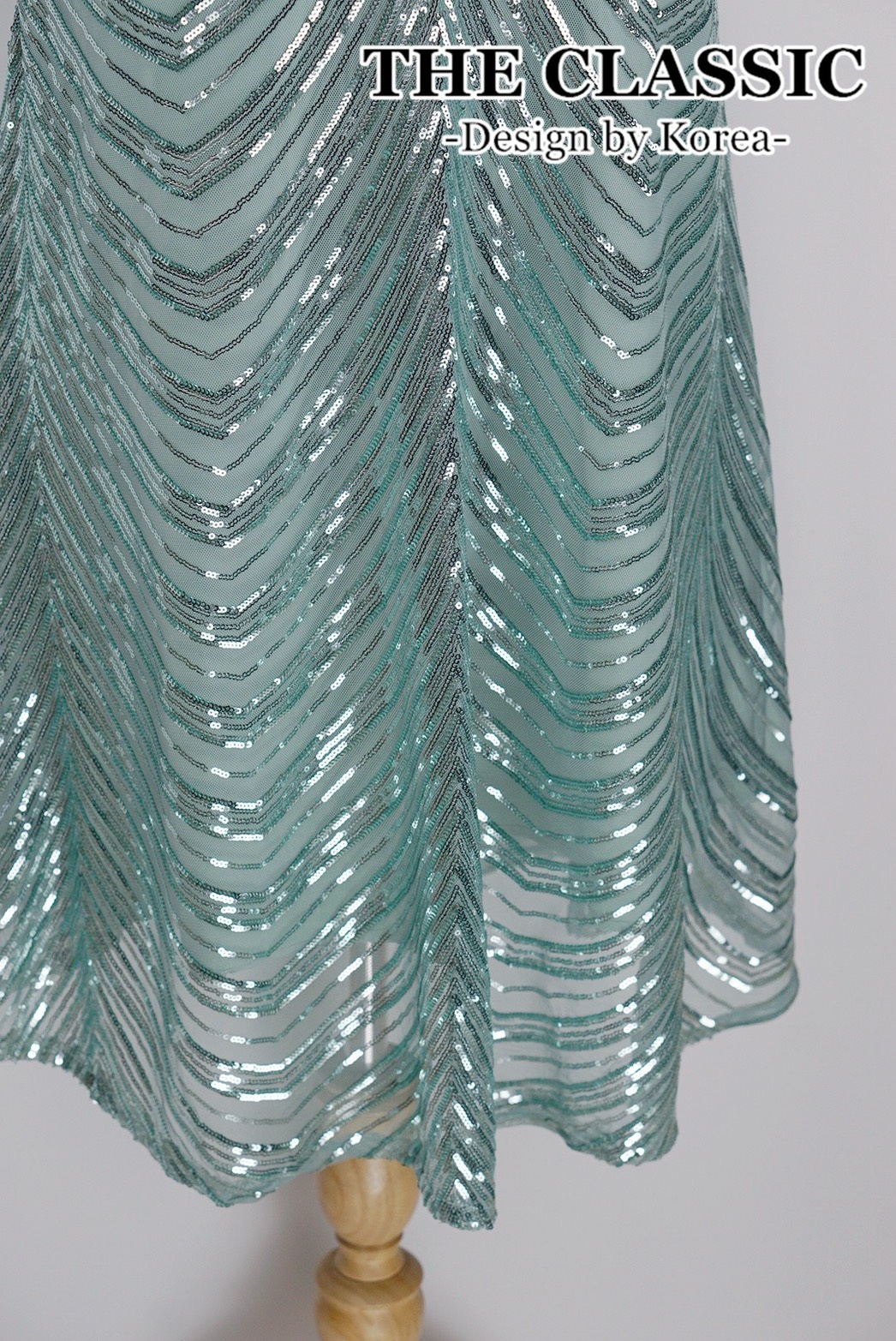 เดรสแฟชั่น ชุดเดรสออกงานปักเลื่อมใช้ผ้าเนื้อดีปักด้วยเลื่อมสีเงิน