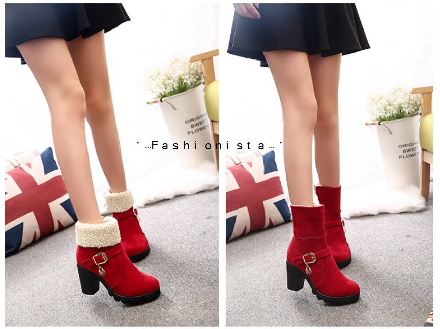 สินค้ามาใหม่ รองเท้าบู้ทหนังกำมะหยี่เนื้อดี แบบสวยเก๋ ดีไซน์มาเพื่อใช้งานได้ 2ทรง ทั้งแบบปล่อยครึ่งน่องและพับเป็นทรงสั้น ด้านในบุขนนุ่มครึ่งบู้ทไว้สำหรับพับ ด้านหน้าแต่งสายหนังคาดอะไหล่โลหะเพิ่มความโดดเด่น ถอดใส่ง่ายด้วยซิปยาว ส้นสูงจากพื้น 3นิ้วนิดๆ (ควา