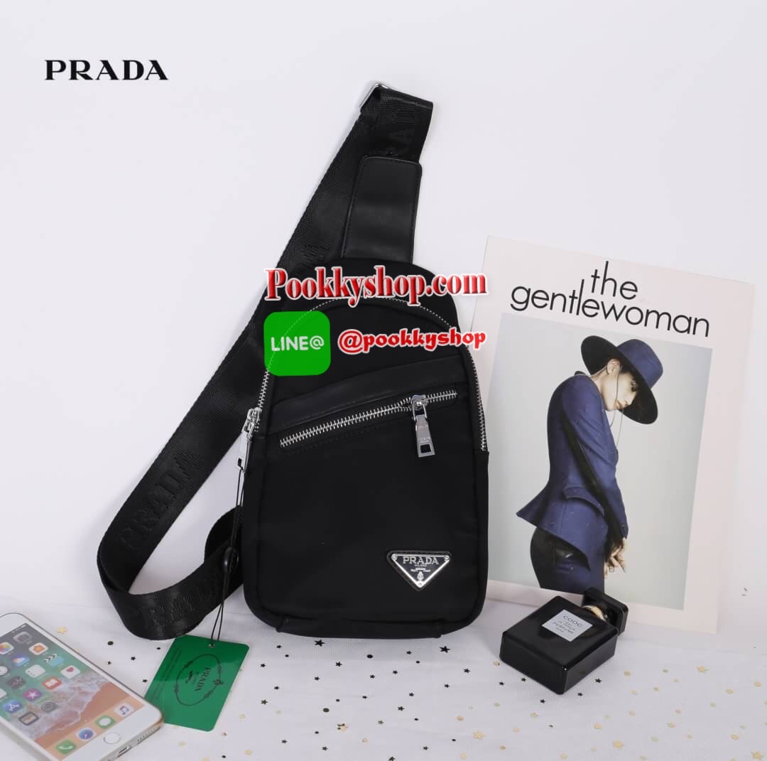 Prada nylon mini sling backpack สินค้า Premium gift 100% กระเป๋าคาดตัว คาดไหล่ คาดอก ทำจากวัสดุผ้าไนลอนคุณภาพดี น้ำหนักเบา อะไหล่เงิน มีช่องใส่ของด้านหน้า ช่องกระเป๋าสามารถจุของได้พอประมาณ ใส่ Iphone + ของจุกจิก ปากกา ได้สบายเลยค่ะ สายสามารถปรับได้ พิมพ์ล