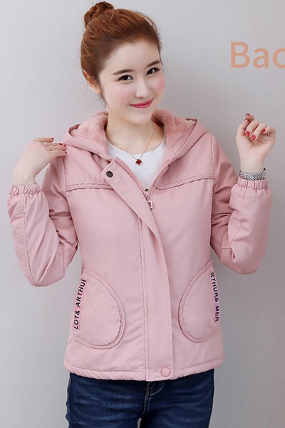 เสื้อกันหนาวแฟชั่นนำเข้า : เสื้อกันหนาวแฟชั่น พร้อมส่ง สีชมพู แขนยาว แต่งจั๊มปลายแขน ซับในบุด้วยผ้าขนสัตว์นุ่มๆ มีฮูทสุดเก๋ แบบซิบรูด กระเป๋า 2 ข้างใช้งานได้ งานสวยเหมือนแบบแน่นอนค่ะ หน้าหนาวปีนี้พลาดไม่ได้น้า