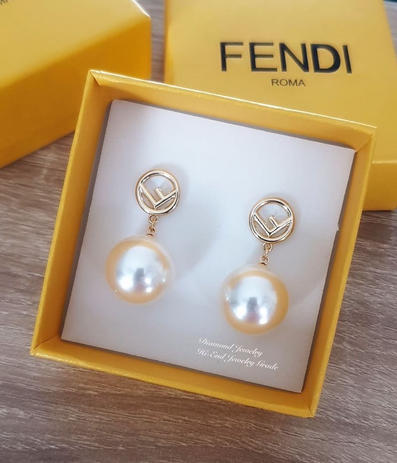 Super Hi-End Quality !!!! ((งาน 1:1 เหมือนในช็อปมากที่สุดในท้องตลาด)) Fendi Earring ต่างหู Fendi งาน 1:1 เหมือนของแท้เป๊ะๆค่ะ ตัวเรือนสีทอง รับรองงานสวยมากกกกก ดูหรู ดูผู้ดีสุดๆ งานดี ตัวเรือนคุณภาพดีมากๆมากๆคะรับประกันความพอใจเลยค่ะ ตัวเรือนสีทองเงา ไฮโซ