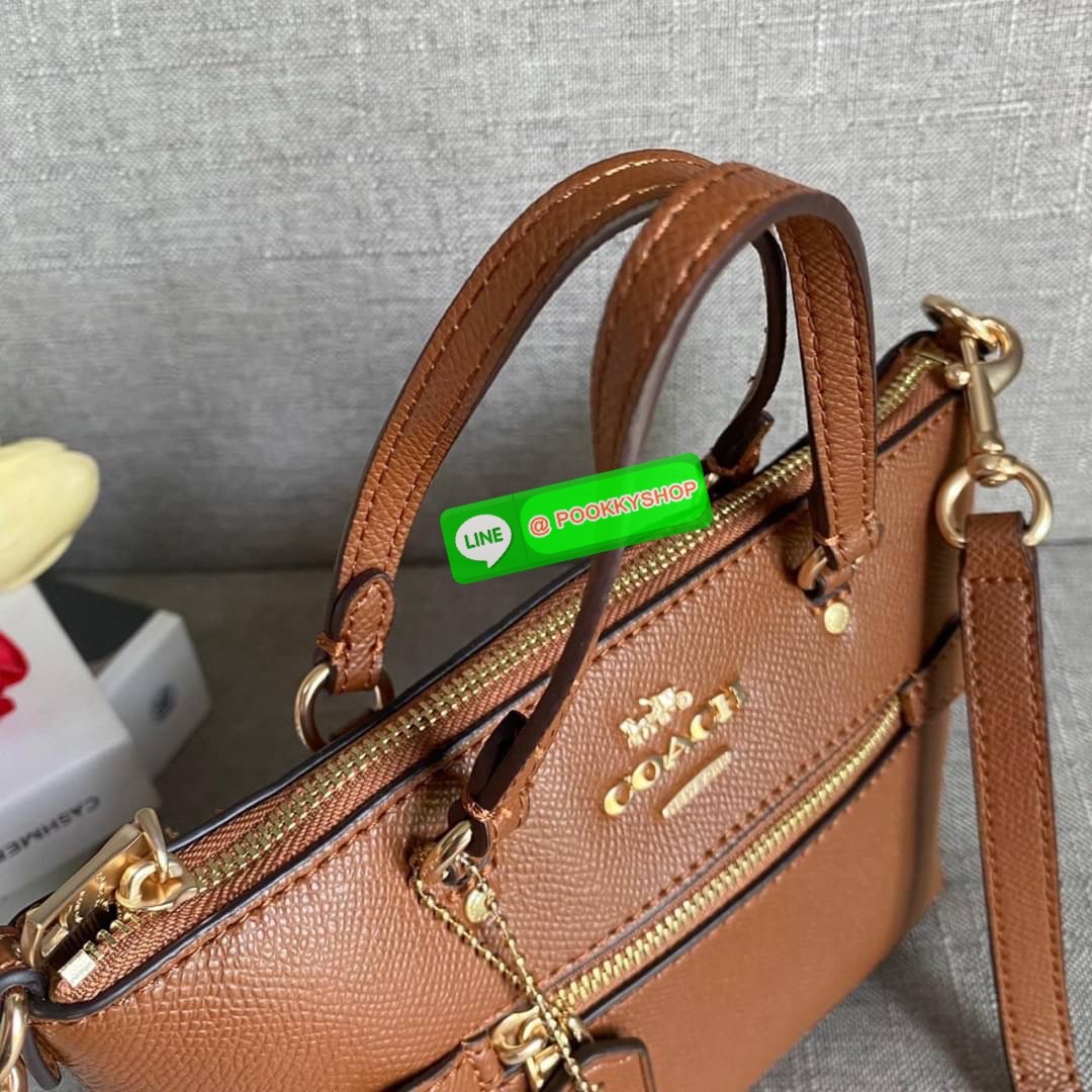 Coach Mini Gallery Crossbody With Stripe Heart Print (coach ca793) กระเป๋าสะพายข้าง เทรนรุ่นเล็กมาแรงวัสดุหนังแท้ทั้งใบ เปิดปิดด้วยซิป มีช่องใส่บัตรเครดิต 2 ช่อง ซับในผ้า สายสะพายถอดได้ สามารถสะพายข้างหรือสะพายไหล่ได้