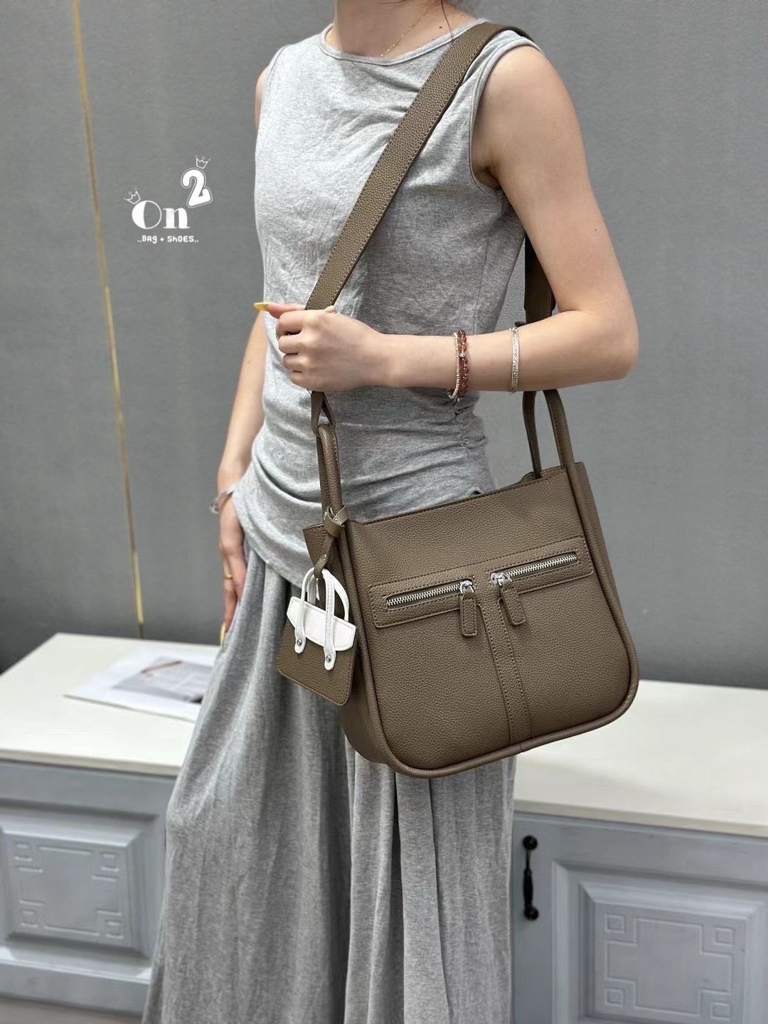 📣 Brick ซิปคู่ PU Bag 🔥 ▪️กระเป๋าสะพายไหล่ &สะพายข้าง วัสดุเป็นหนัง PU มีสายยาวให้ 1เส้น ทรงสวยมากก❤️