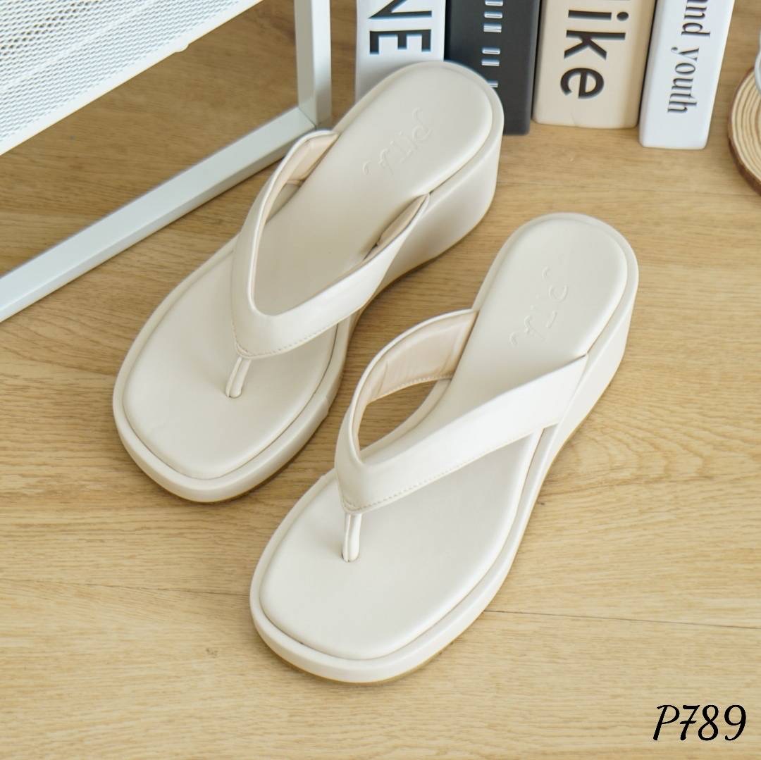 พร้อมส่ง ที่สุดของความนิ่ม ต้องคู่นี้เลยค๊า รองเท้าเสริมส้น ความสูง2นิ้ว เสริมหน้า1นิ้ว ความสูงพอดีมากๆ ใส่สวย ขาเรียว เดินสบาย งานทำจากหนังpuคุณภาพดี สัมผัสนิ่ม เท่านั้นยังไม่พอ บริเวณสายด้านใน บุนวมเสริม เพิ่มความยืดหยุ่น เวลาใส่เดินคือ นุ่มมากก ใส่เดิน