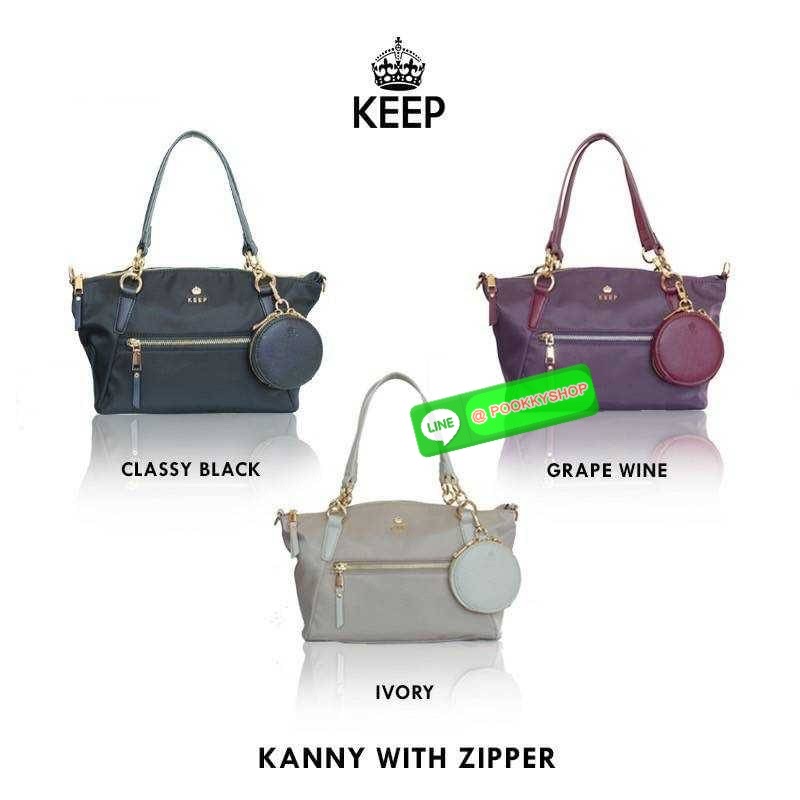 รุ่น KANNY with zipper รุ่นนี้พัฒนาต่อยอดมาจากรุ่น KANNY คอลเลคชั่นเดิมที่เป็นหนึ่งรุ่นที่ขายดีของทางแบรนด์เพราะเป็นกระเป๋าที่ฟังชั่นตอบโจทย์การใช้งานมากที่สุด 📍ตัวกระเป๋าน้ำหนักเบามาก 📍ทำจากไนล่อนนาโนกันน้ำ 📍ทำช่องแบ่งเก็บด้านใน ใ
