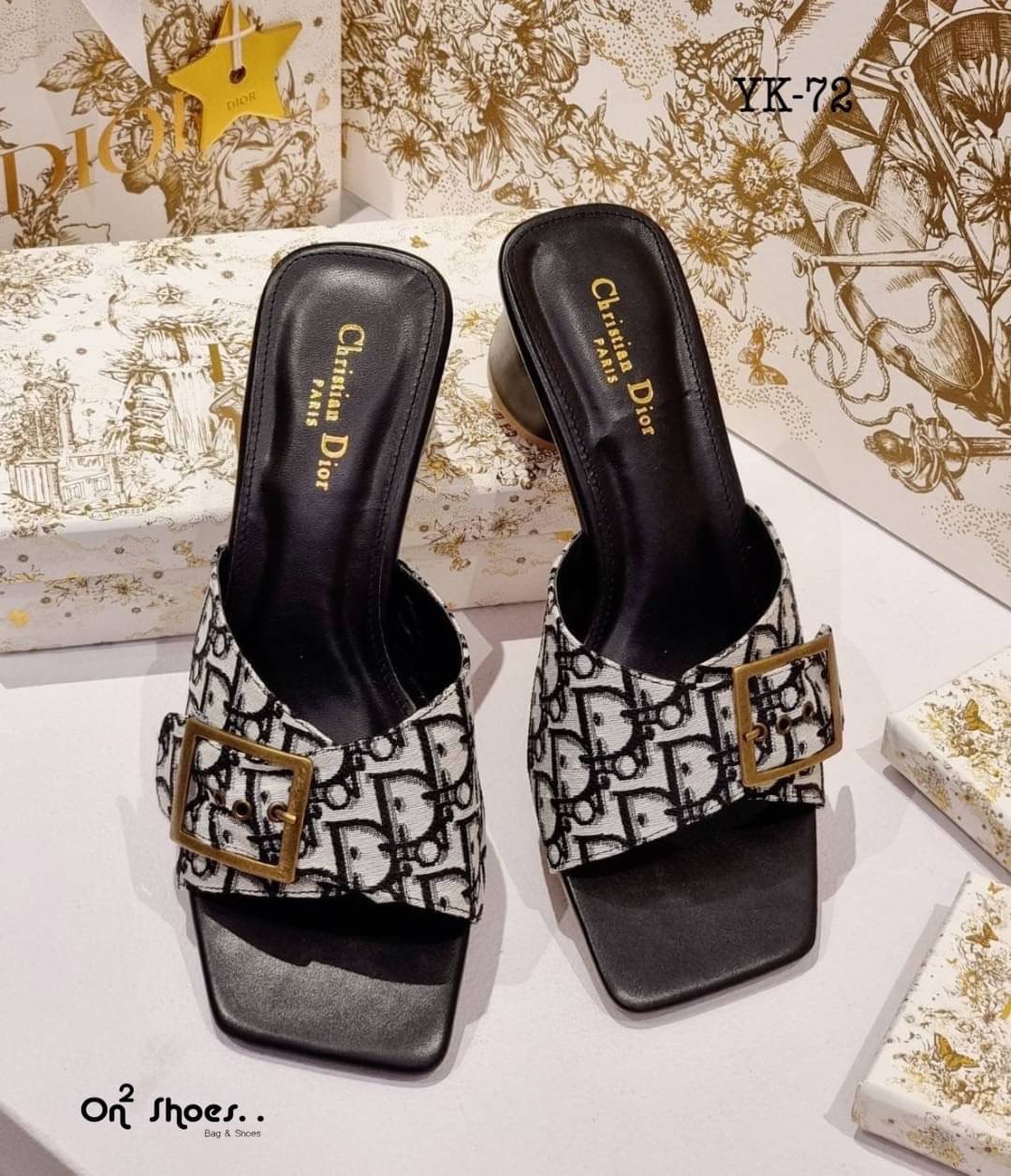 New รองเท้าส้นสูง Dior ดีไซน์ส้นกลมน่ารัก ด้านหน้าเป็นทรงเข็มขัดลายDior ส้นสูง2.5" กำลังดีใส่เดินง่ายค่ะมี 2 สี