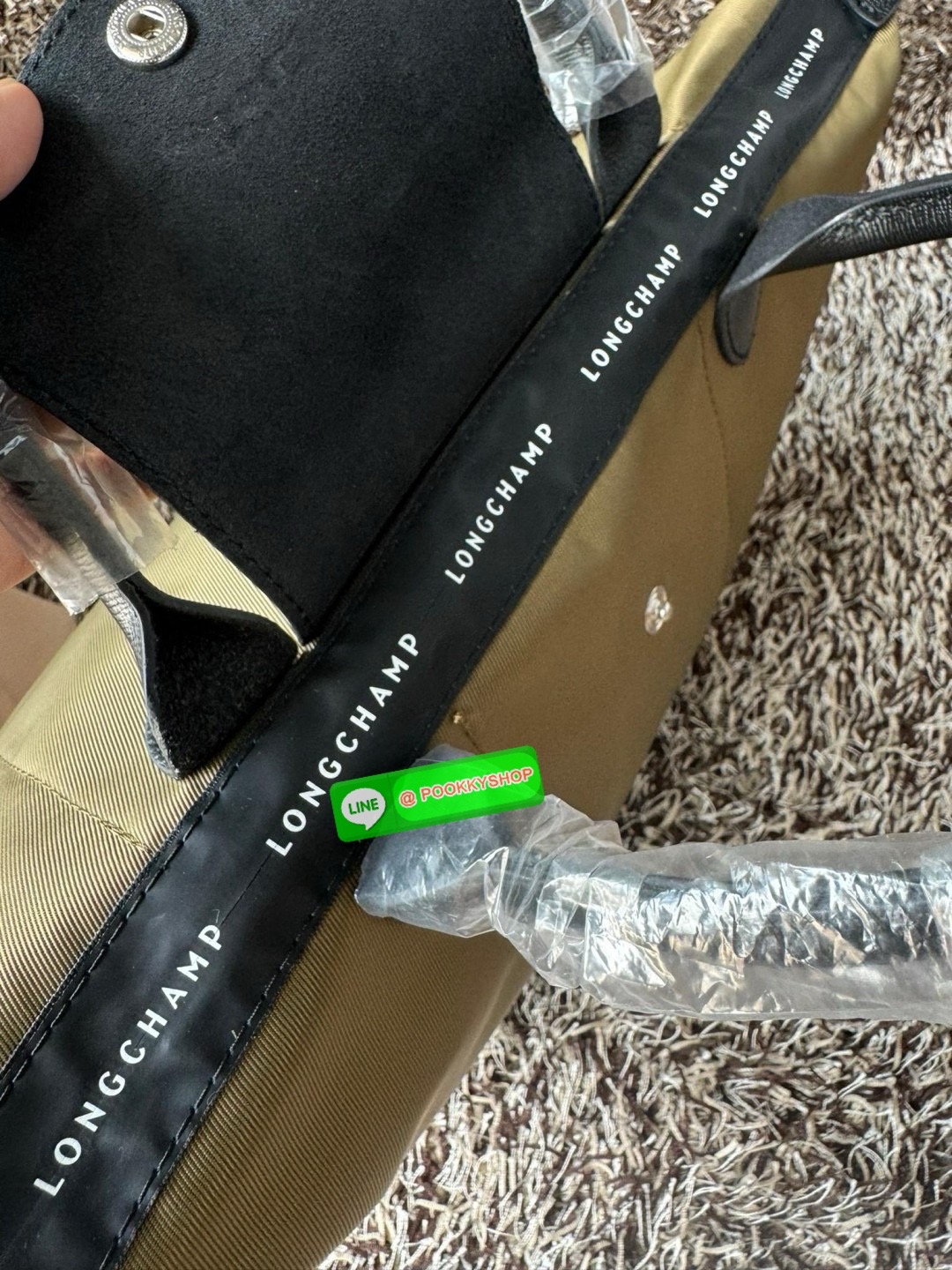 Large Longchamp LE PLIAGE ENERGY L HANDBAG LE PLIAGE รีไซเคิล ECONYLสไตล์สปอร์ต ทันสมัย และใช้งานได้จริง น้ําหนักเบา กระเป๋าใบนี้เป็นเครื่องประดับที่มีเสน่ห์ในอุดมคติที่จะติดตามคุณในทุกกิจกรรมยามเย็นของคุณ มาพร้อมกับสายสะพายไหล่ปรับได้ สามารถพกพาได้ ทั้งแ