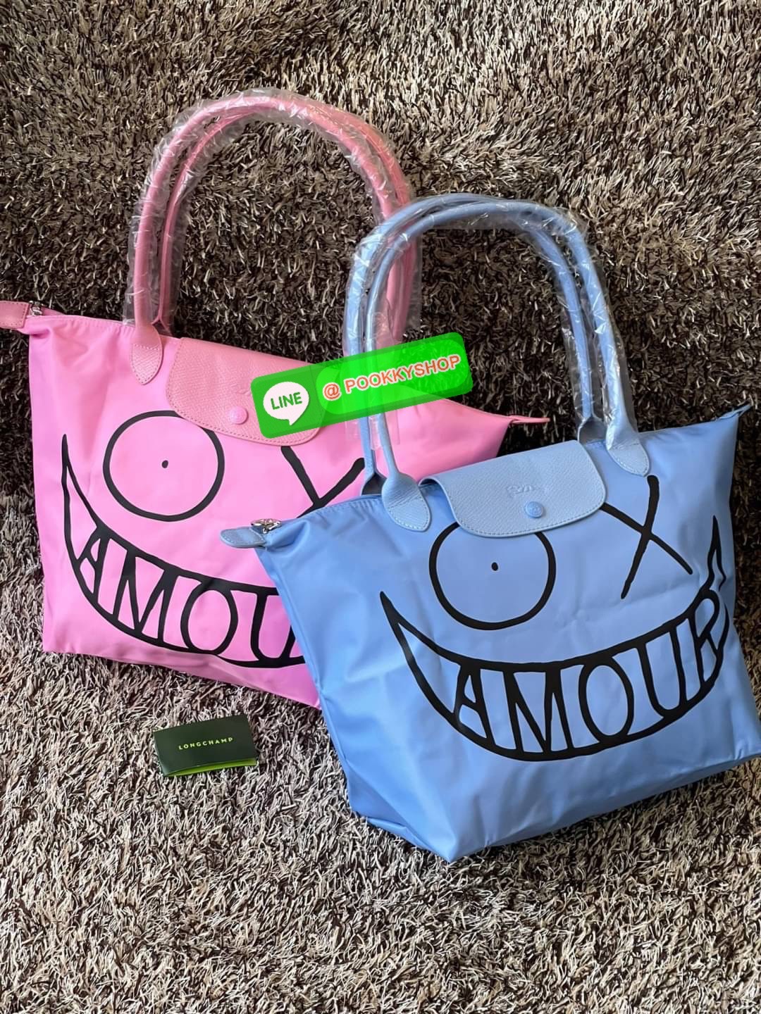 ð Longchamp x AndrÃĐ Le Pliage Large Shoulder Bag āļāļāļĨāđāļĨāļāļāļąāđāļāļŠāļļāļāļāļīāđāļĻāļĐāļāļēāļāļĨāļāļāļāļāļāļāđ âLongchamp & AndrÃĐâ āļāļĩāđāļĄāļĩāļĻāļīāļĨāļāļīāļāļāļĢāļēāļāļīāļāļĩāđāļāļ·āđāļāļāļąāļ āļāļąāļāđāļāļĢ āļāļēāđāļĢāļ§āļē (Mr. AndrÃĐ Saraiva) āđāļāđāļēāļāļāļāļāļēāđāļĢāļāđāļāļāļĢāđāļāļēāļĢāđāļāļđāļāļŠāļļāļāļĢāđāļēāđāļĢāļīāļāļāļĒāđāļēāļ âāļĄāļīāļŠāđāļāļāļĢāđāđāļ (Mr. A)â āļĄāļēāļĢāđāļ§āļĄāļāļāļāđāļāļāļāļĢāļ°āđāļāđāļēāļāļāļĨāđāļĨāļāļ