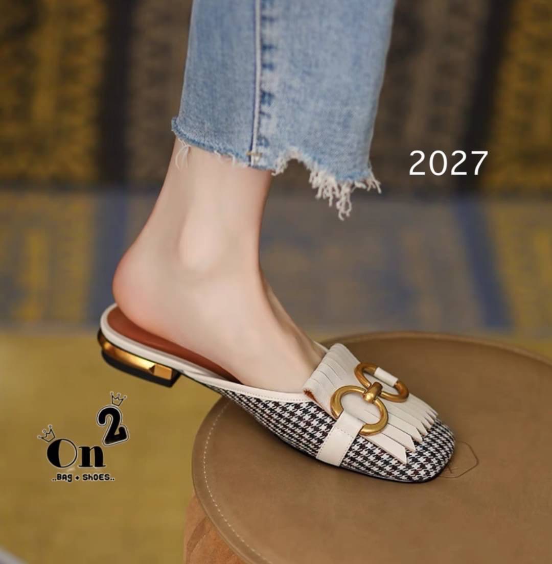 แบบใหม่ พร้อมส่งรองเท้าหัวคัชชูเปิดหลังรัดข้อเท้า หน้าแต่งอะไหล่ทองเหลือง สไตล์แบรนด์ส้นเป็นอะไหล่ทองสวยหรู คู่นี้ใส่แมทกับชุดได้ง่ายทั้งกางเกงและกระโปรงได้หมดทรงสวย