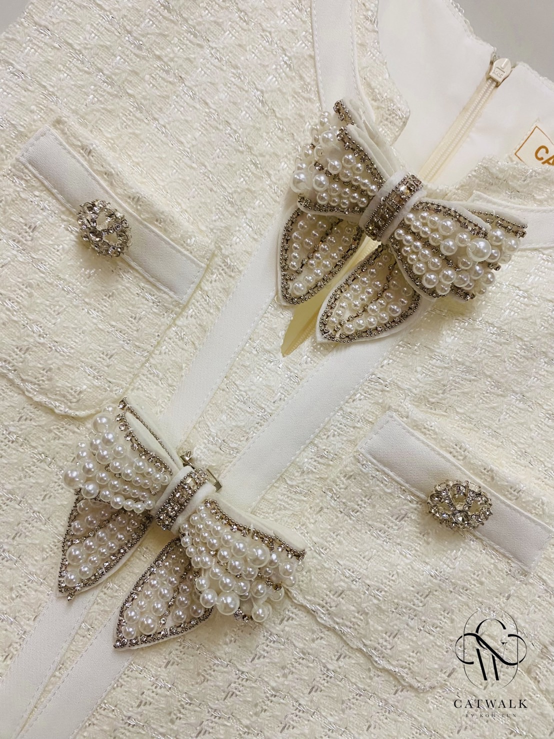 เดรสแฟชั่น เดรสผ้าทวีตแขนกุดแต่งเข็มกลัดโบว์ เนื้อผ้าทวีตเกรดA