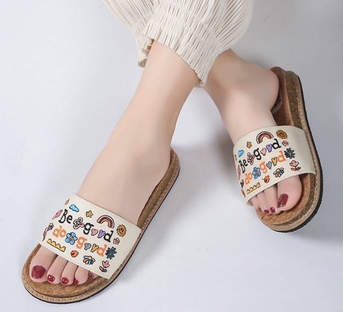 พร้อมส่ง👠👠รองเท้าแตะสวม ผ้ายีนส์ปักสวยๆ พื้นดีมากกก น้ำหนักเบา งานใส่สบาย ไม่เจ็บเท้า