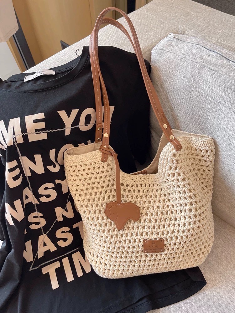 Chio’2nd แบรนด์เกาหลีมาแรงตอนนี้ กระเป๋าดีไซน์ลงตัวสวยทุกคอล งาน handmade สวยแน่หนามาก ทรงนี้ขายดีตัวท๊อป