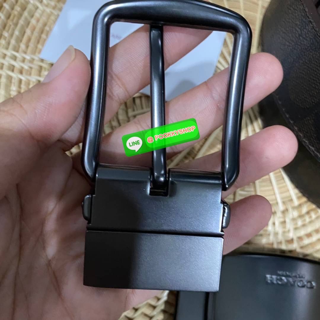 Coach Men’s Belt Double Buckle Double Sided Box Set Belt For Gift Coach Set เข็มขัดสำหรับผู้ชาย ภายในเซทมีสายเข็มขัด วัสดุ PVC 1 เส้น และ หัวเข็มขัด 2 แบบ2สไตล์ หัวเข็มขัดปั้มแบรนด์ รุ่นนี้สามารถหมุนกลับด้านสลับใช้งานง่ายทั้ง2ด้าน สายเข็มขัดปรับระดับได้เจ