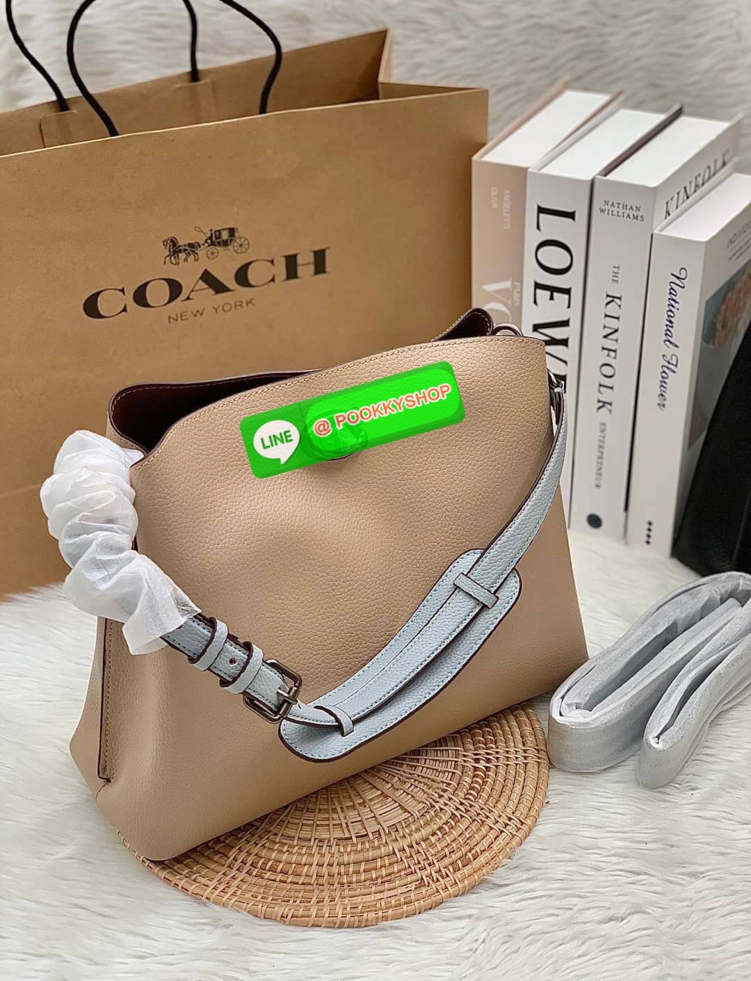 COACH WILLOW SHOULDER BAG ((C2745//C2590//C2621)) พร้อมส่ง ไม่ให้หลงรักยังไงไหว 🔺กระเป๋าหิ้ว//คล้องไหล่//สะพายข้าง สุดคุ้ม! หนังแท้ชั้นดีที่สุด ได้ไปหลงรักแน่นอนค่ะ หนังสวยมากๆ 🔺ตัวกระเป๋าแบ่งเป็นสองช่องหลัก ด้านนึงเป็นแบบหมุนล็อค//อีกด้าน
