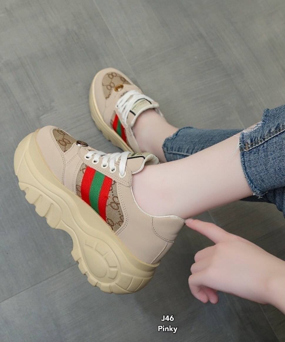 เข้าเพิ่ม พร้อมส่ง J46 ผ้าใบเสริมส้นกุดชี่ งานสวยมาก สีสวย ผลิตจาก pu นิ่ม ใส่สบาย เริ่ดมาก สูงกำลังดี ใส่แล้วขาเรียว สูงเพรียว กับกระโปรง หรือ กางเกงก็แมท