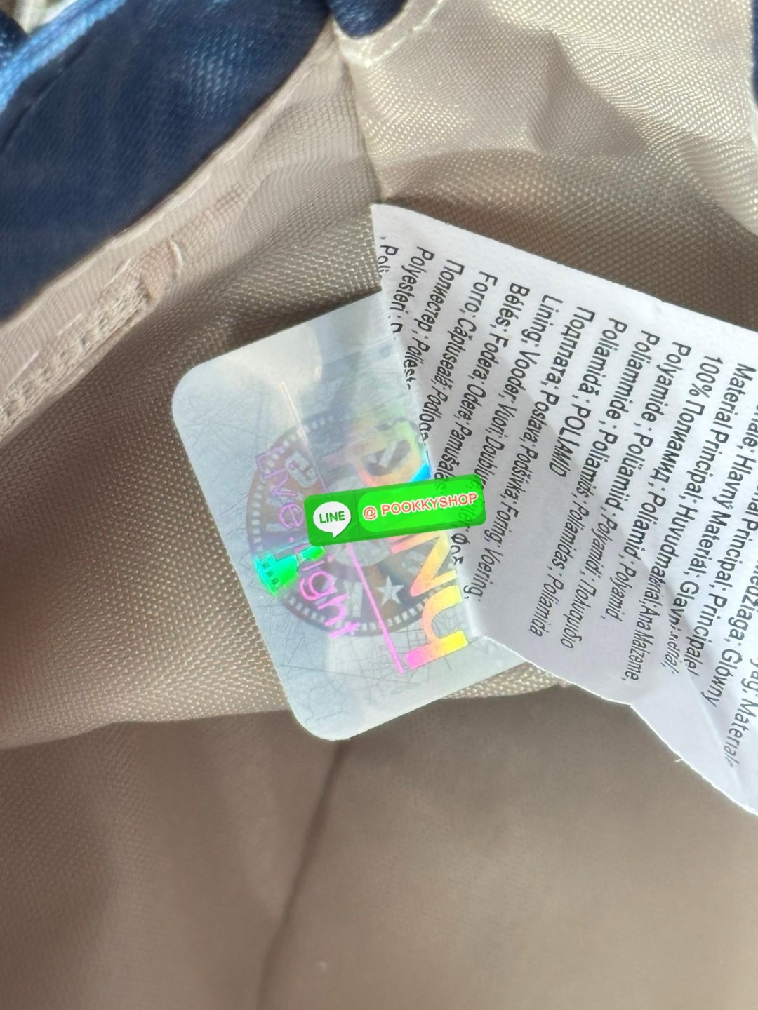 Kipling Sabian Crossbody Mini Bag (AC8280) เป็นอีกหนึ่งกระเป๋าขนาดกะทัดรัด สามารถจัดเก็บของได้เป็นระเบียบ และใส่สิ่งของจำเป็นได้มากกว่าที่คิด โดยมีช่องใส่ของมากมายทั้งด้านหน้า 1 ช่อง ด้านในของกระเป๋า 2 ช่อง อีกทั้งสายสะพายยังสามารถปรับความสั้นยาวได้ตามต้อ