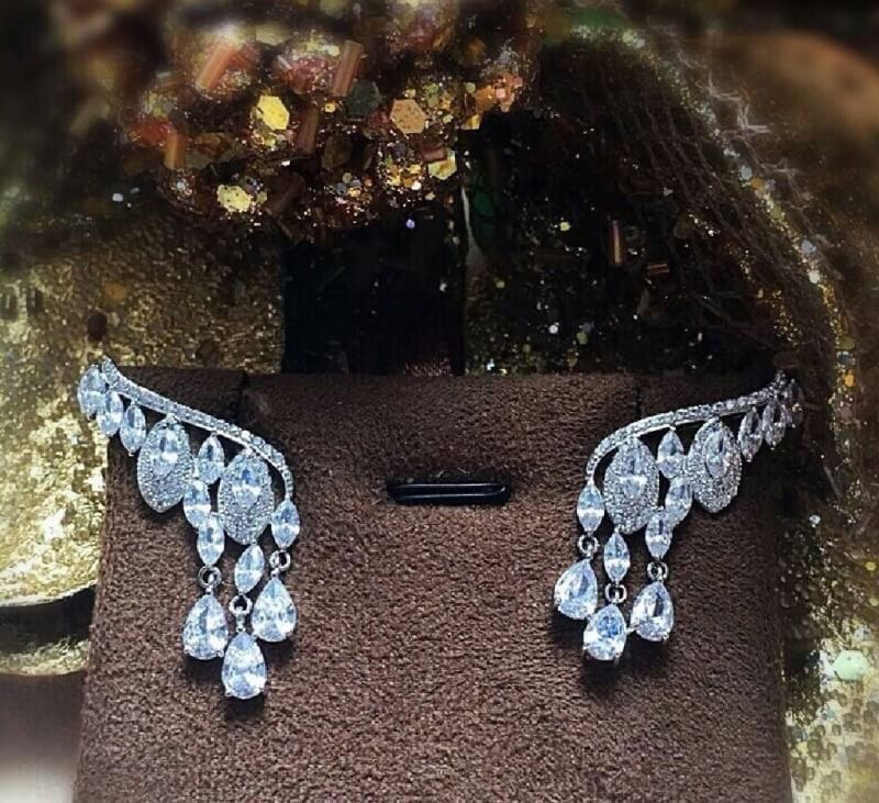 New Arrival !!!! ต่างหูเพชร CZ แท้ งานน่ารักมากๆ ค่ะ ของจริงสวยมากๆๆๆนะคะ มุกสวย เพชรเยอะ ดีไซส์เก๋ไม่มีใครเหมือน เล่นไฟระยับ แม่ค้า confirm ค่ะ ดีไซส์หวานๆเก๋ๆ ใส่ออกมาน่ารักม๊วกๆๆๆจ้าา สวยที่สุด เพชรสวยวิ้งทุกเม็ดไร้ที่ติด