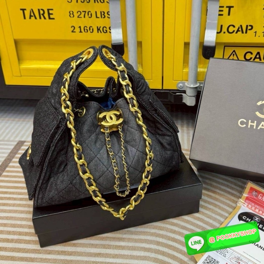 🕊️ พร้อมส่ง | CHANEL 25 Small Handbag กระเป๋าสะพายทรงโฮโบ คอลใหม่ล่าสุด ต้อนรับฤดูกาล SPRING-SUMMER 2025 รูปทรงใช้งานได้จริง จุของได้ ถือเก๋ๆ เอวี่เดย์ลุค บอกเลยว่าดีไซน์เก๋มาก สาวๆ เตรียมพุ่งตัวก่อนใครได้เลย ราคาสุดคุ้มที่นี่ที่เดียวค่า