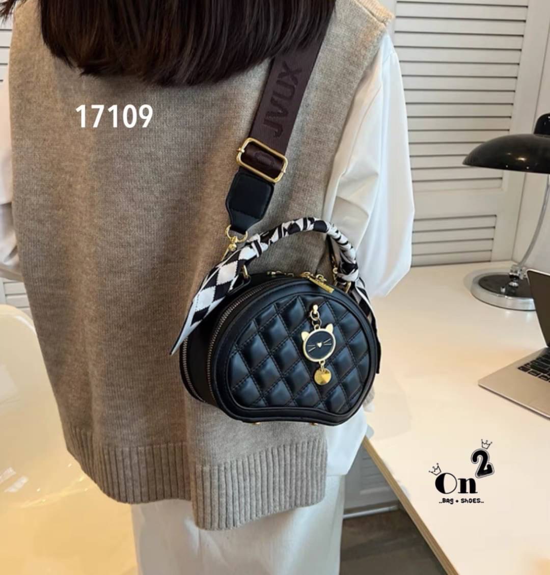 กระเป๋าแฟชั่นทรงกลม สไตล์มินิมอล หนังpu งานปั้มนูน ซิปคู่อะไหล่ทองสายสะพายโซ่ยาวแบบ Cross body ทรงสวยงานน่ารักมากค่ะ