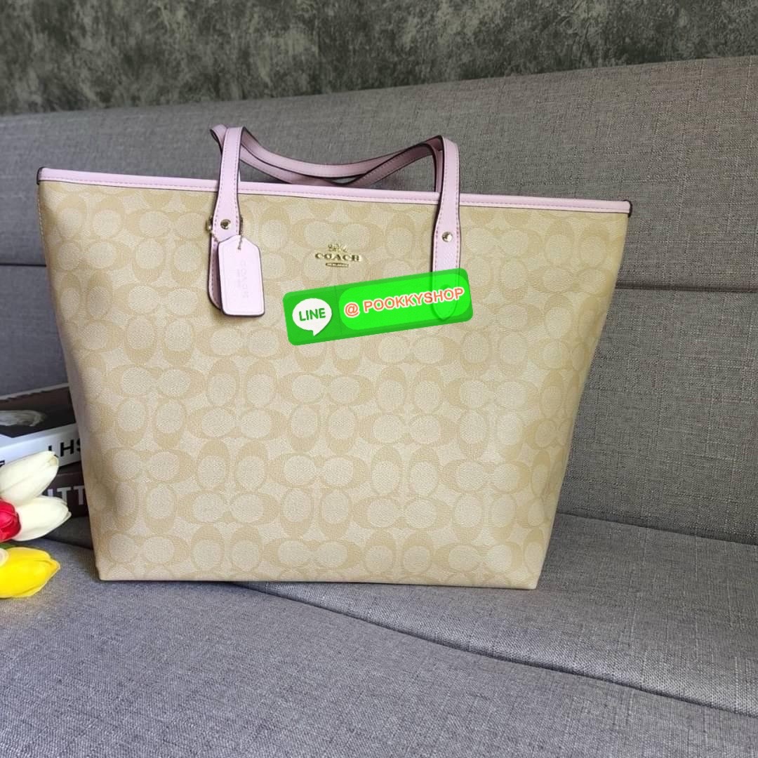 COACH CITY ZIP TOTE IN SIGNATURE COATED CANVAS (COACH F36876) กระเป๋าสะพายทรงช้อปปิ้ง ทรงสวย ทรงยอดนิยมใบใหญ่ยุของได้เยอะ หนังcanvas ลาย C Signature สายหนังแท้ สะพายขึ้นไหล่ได้สวย ใบใหญ่ ใช้งานง่าย มีซิปปิดด้านบน มีผ้าบุด้านใน มีช่องซิป