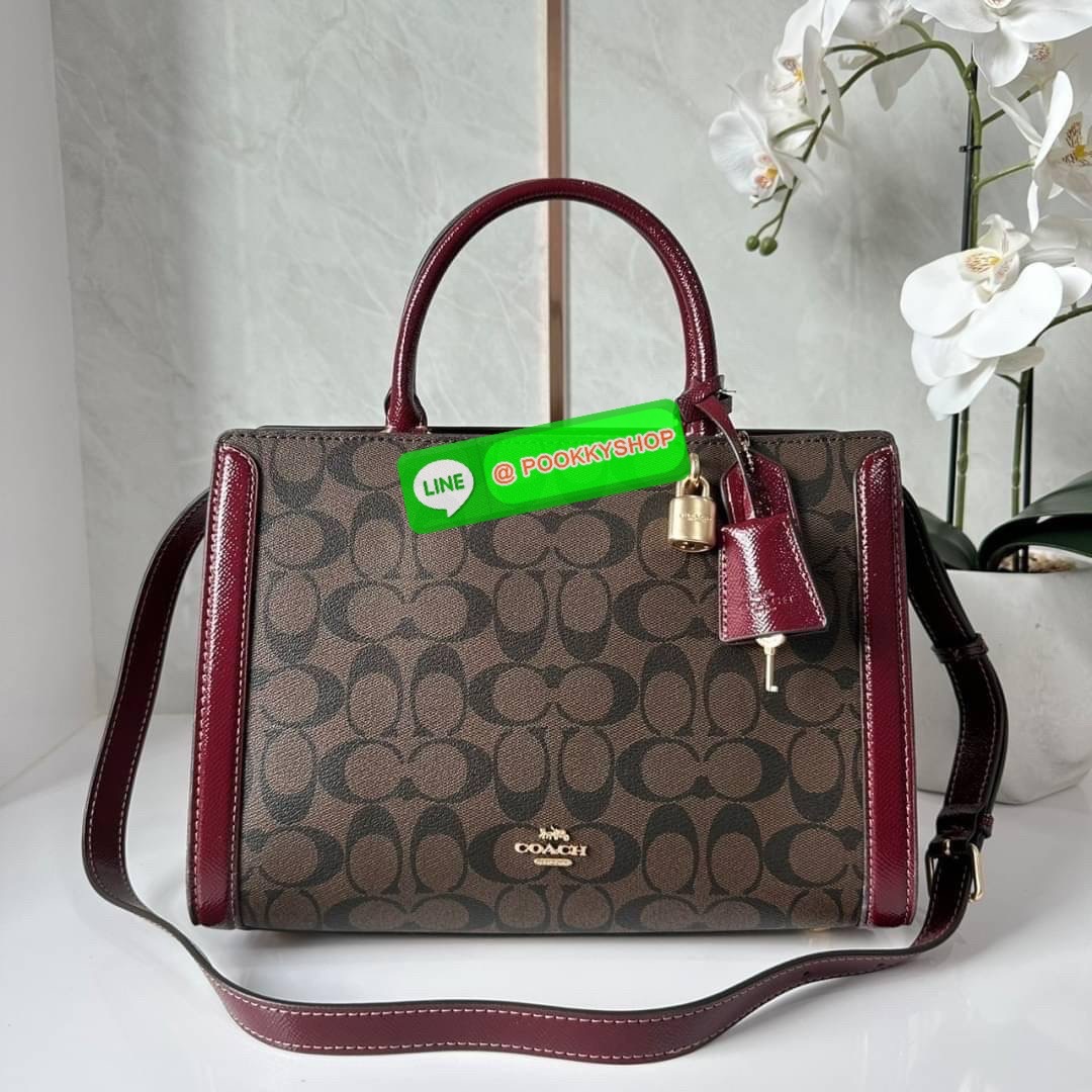 COACH ZOE CARRYALL IN SIGNATURE CANVAS (F87665) 🔖กระเป๋าถือหรือสะพาย ผู้ดีคุณนาย 🔖วัสดุหนังแคนวาส ตัดขอบหนังแท้ 🔖🔖เปิด-ปิดด้วยซิปคู่ ตกแต่งด้วยตัวล็อคแม่กุญแจห้อยด้านหน้า ด้านในเป็นช่องกว้างใส่ของได้เยอะ 🔖สายสะพายยา