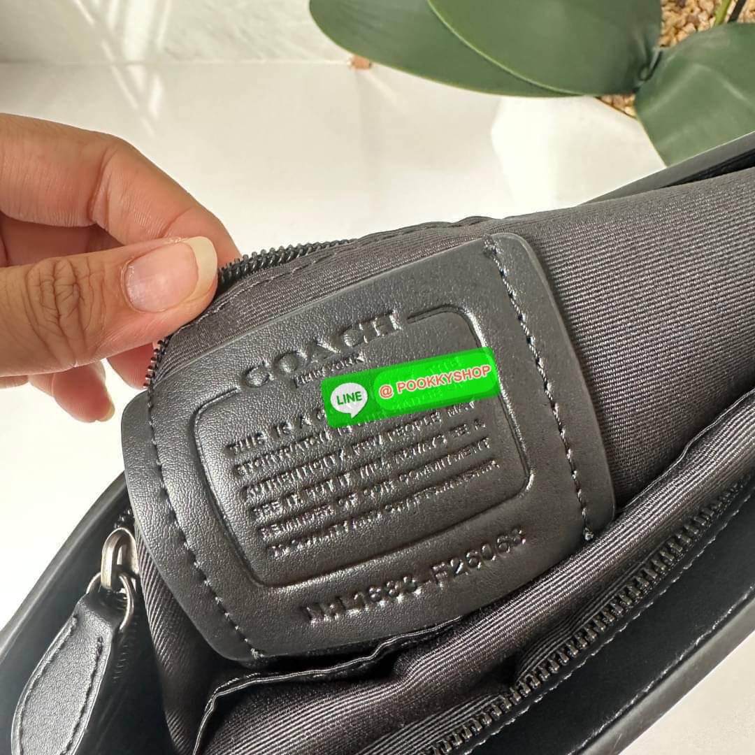 COACH F26068 CHARLES CROSSBODY IN SIGNATURE CANVAS WITH VARSITY STRIPE 🔖กระเป๋าสะพายและคอสบอดี้ โดดเด่นด้วยแทบตัดสีฟ้า 🔖วัสดุ:หนังแคนวาสตัดหนังแท้ 🔖เปิด-ปิดด้วยซิป ภายในมีช่องลับ 2 ช่อง มีช่องซิปแยก 🔖สายสะพายสามารถปรับระดับ