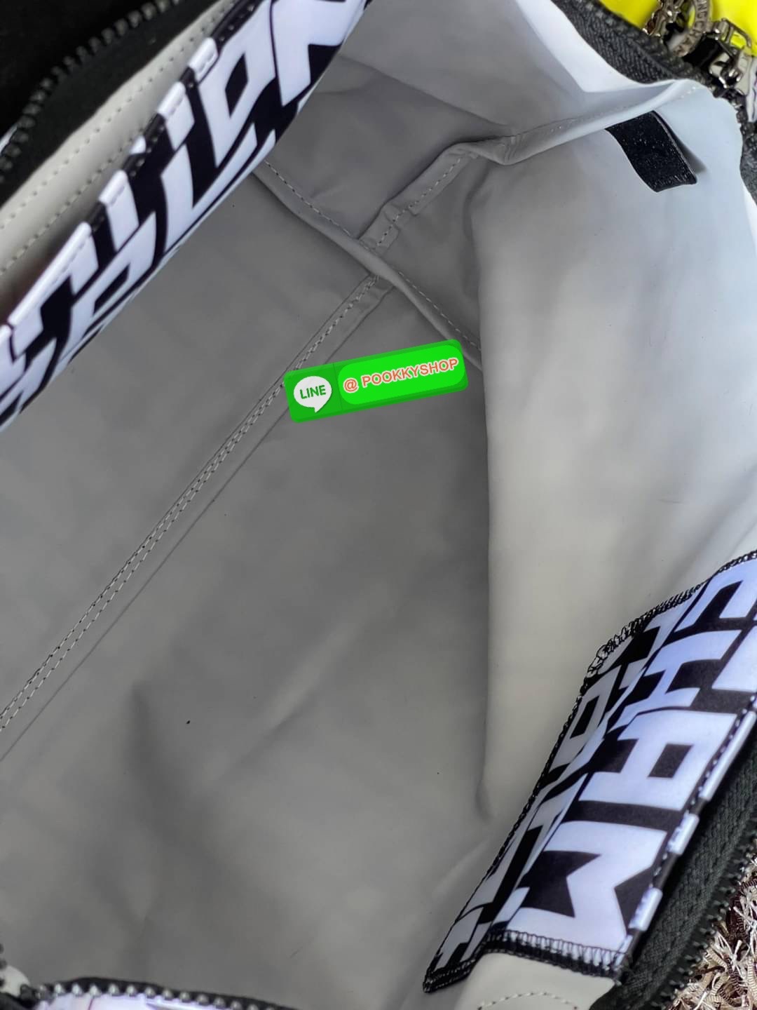 💕Longchamp LE PLIAGE LGP TOP HANDLE BAG M พบกับคอลเลคชั่นใหม่ล่าสุด มีดีไซน์ที่เรียบหรูและคลาสสิก แฝงด้วยลูกเล่นแบบเฟมินีน แถมยังมีน้ำหนักเบาอย่างไม่น่าเชื่อ มาพร้อมกับหูจับกระเป๋าคู่และฝาปิดแบบกระดุม กระเป๋าถือใบนี้สามารถใช้ถือแบบทั่วไป มีสายสะพา