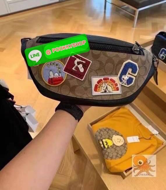 COACH C4028 COACH x PEANUTS WARREN BELT BAG IN SIGNATURE CANVAS WITH VARSITY PATCHES กระเป๋าคาดอกไซส์ใหญ่ คอลเลคชั่นยอดฮิต!! เป็นรุ่นสุดยอดของความคลาสสิค ขนาดสะพายกำลังเท่ คูลๆ ใช้งานง่าย ได้ทั้งหนุ่มๆและสาวๆ วัสดุหนังแคนวาสเคลือบลายสลับหนัง pepble น่าใช้