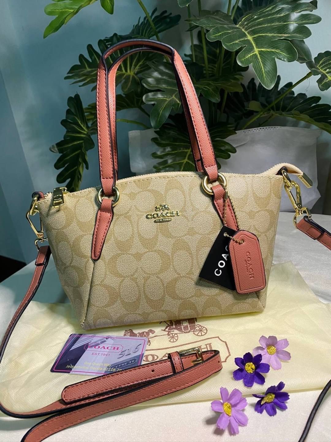 กระเป๋าโค้ชทรงพัด ขนาด mini