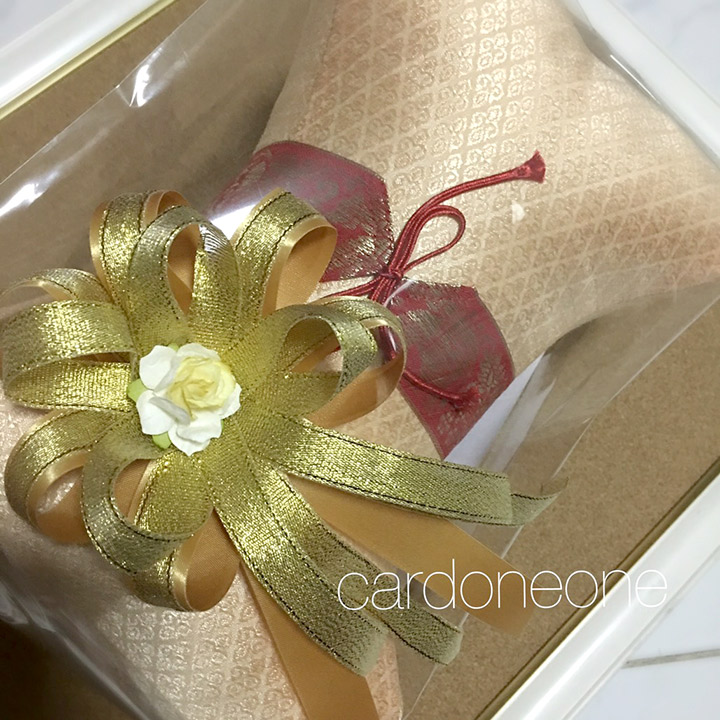 หมอนรับไหว้ใบชา