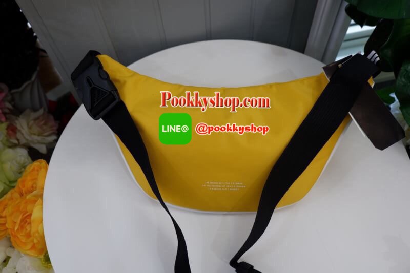 ADIDAS ORIGINALS ADICOLOR WAIST BAG Best seller! **ดาราเซเลปใช้กันเพียบ ช้าอดหมดก่อนนาจา กระเป๋าคาดอก/คาดเอวสุดชิค ดีไซน์เรียบง่าย แต่สะพายแล้วเท่ห์ คลาสสิคสุดๆ อะไหล่เงิน เปิด-ปิด ด้วยซิป ภายในกว้าง ใส่กระเป๋าสตางค์ยาวได้ และของจุกจิกได้ พอประมาณ มีช่องซ