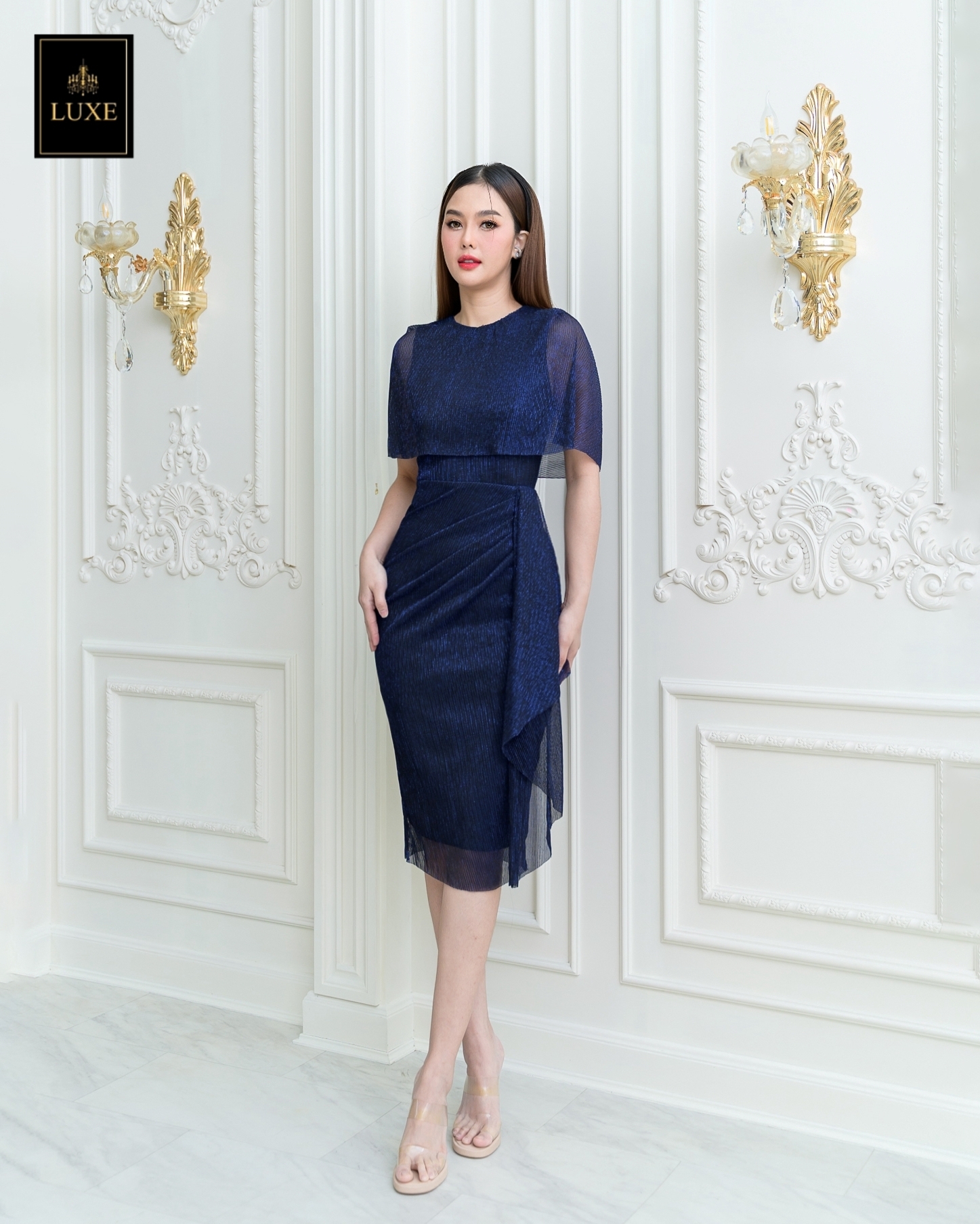 เดรสแฟชั่น เดรสเสื้อคอกลมแขนกุด ดีเทลเป็นเสื้อคลุมไหล่ในตัว