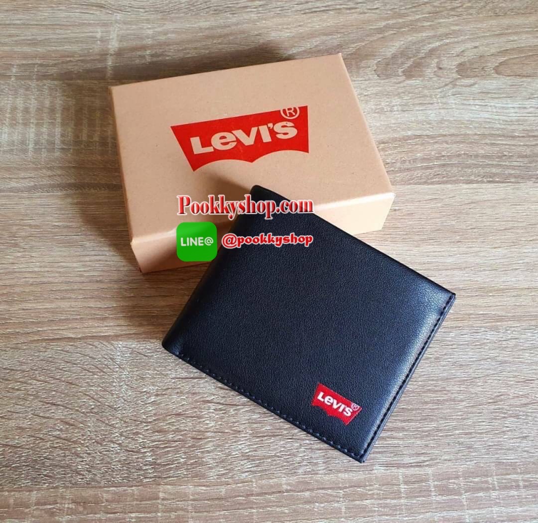 LEVI'S WALLET กระเป๋าสตางค์ทรงสั้นสำหรับคุณผู้ชาย แบบพับสองตอน วัสดุหนังคุณภาพดี ด้านหน้าปั้มโลโก้แบรนด์ ภายในมีช่องใส่ธนบัตรแยกเป็นสัดส่วน ตัวจริงสวยน่าใช้มากค่า